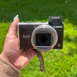 Canon Powershot SX200 IS Camera